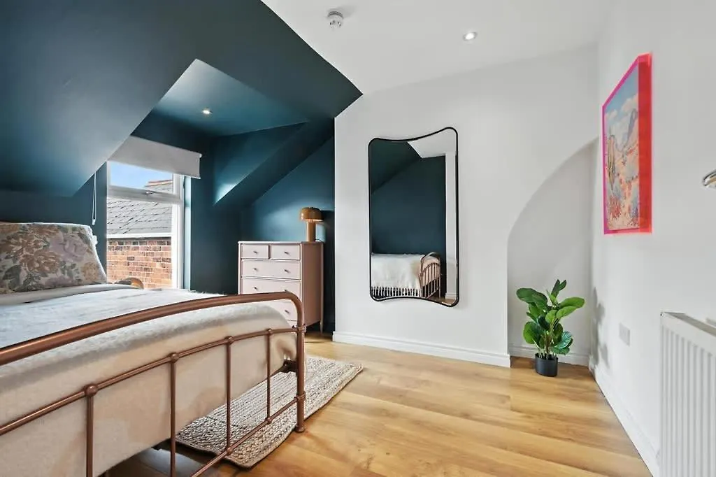 Central Belfast Apartments - Queen'S Residence
